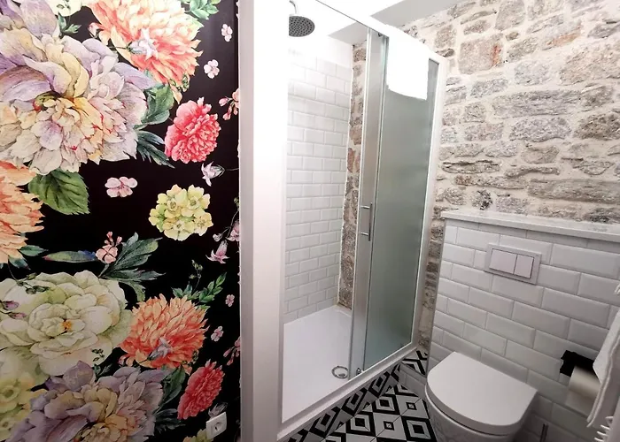 L&l Royal Guest house